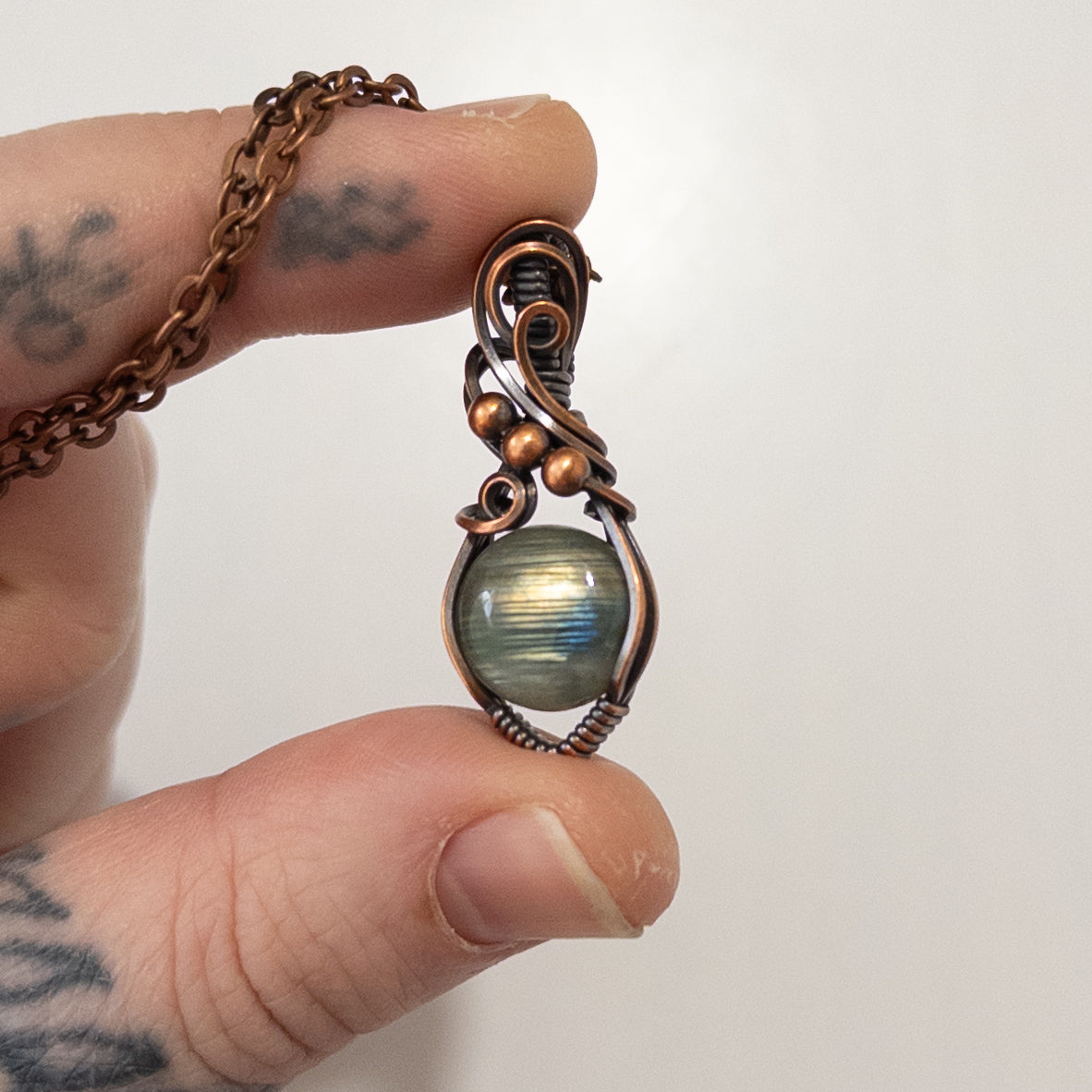 Horizontalis - Labradorite Copper Wrapped Pendant