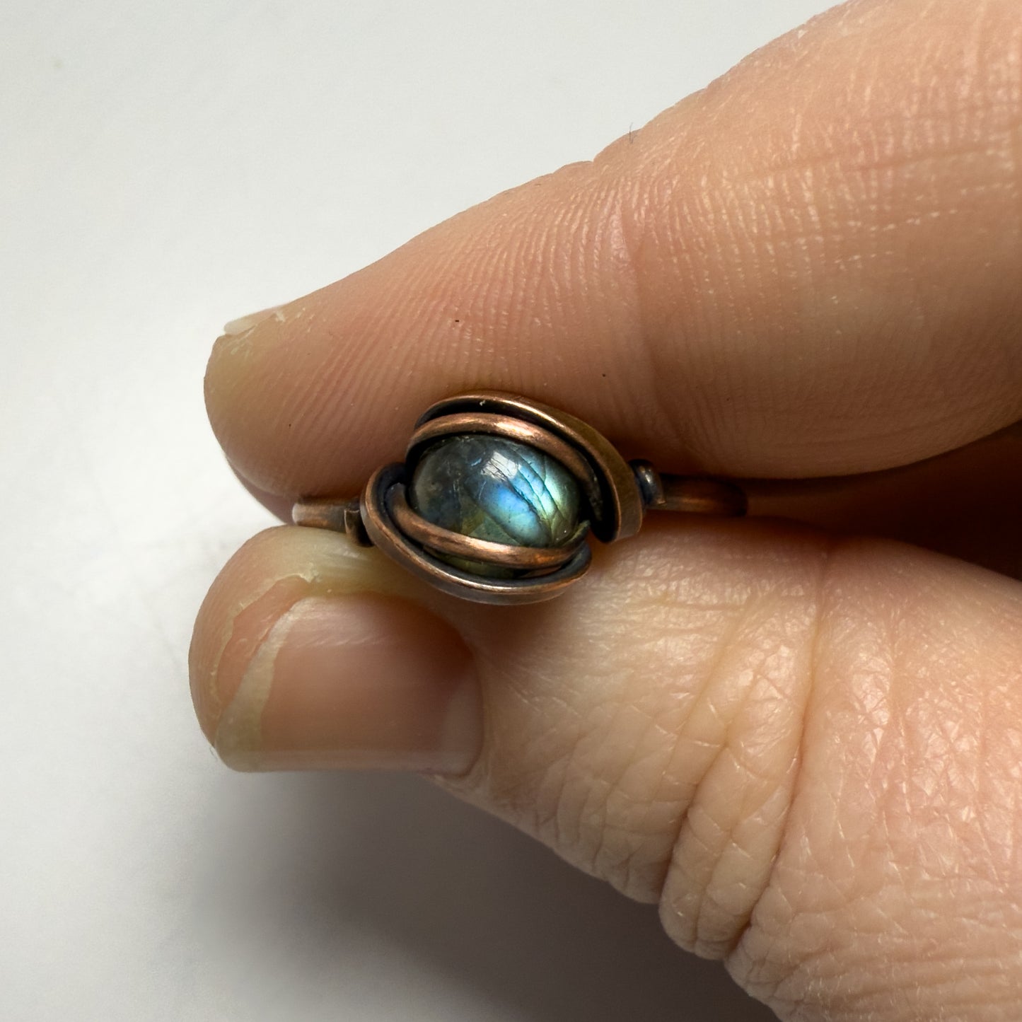 Dainty Blue & Green Labradorite Copper Ring 8.5