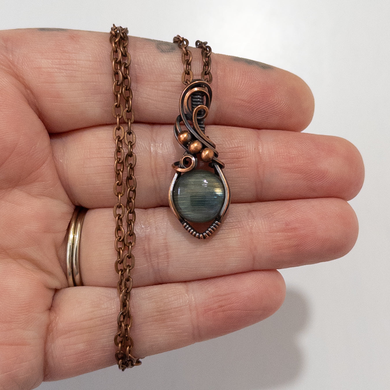 Horizontalis - Labradorite Copper Wrapped Pendant