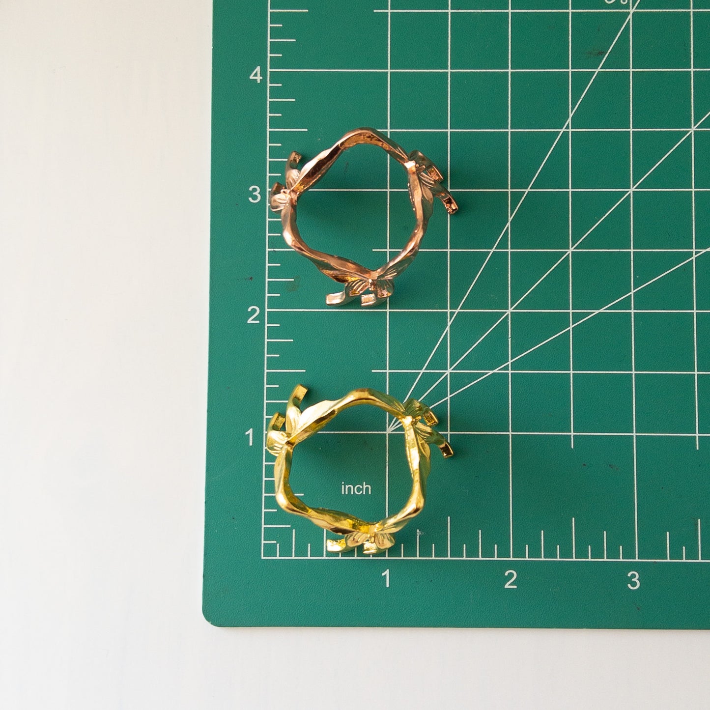 Metal Butterfly Sphere Stand