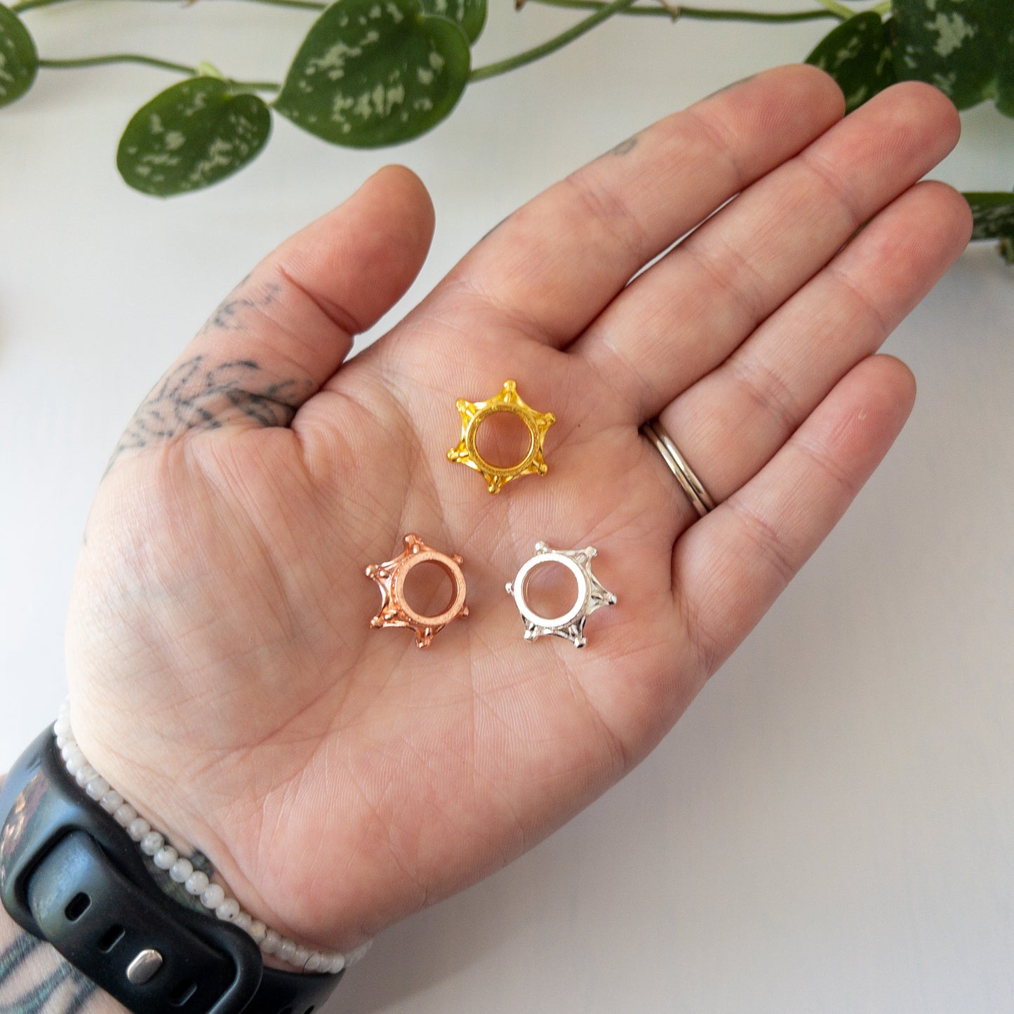 Metal Crown Mini Sphere Stands