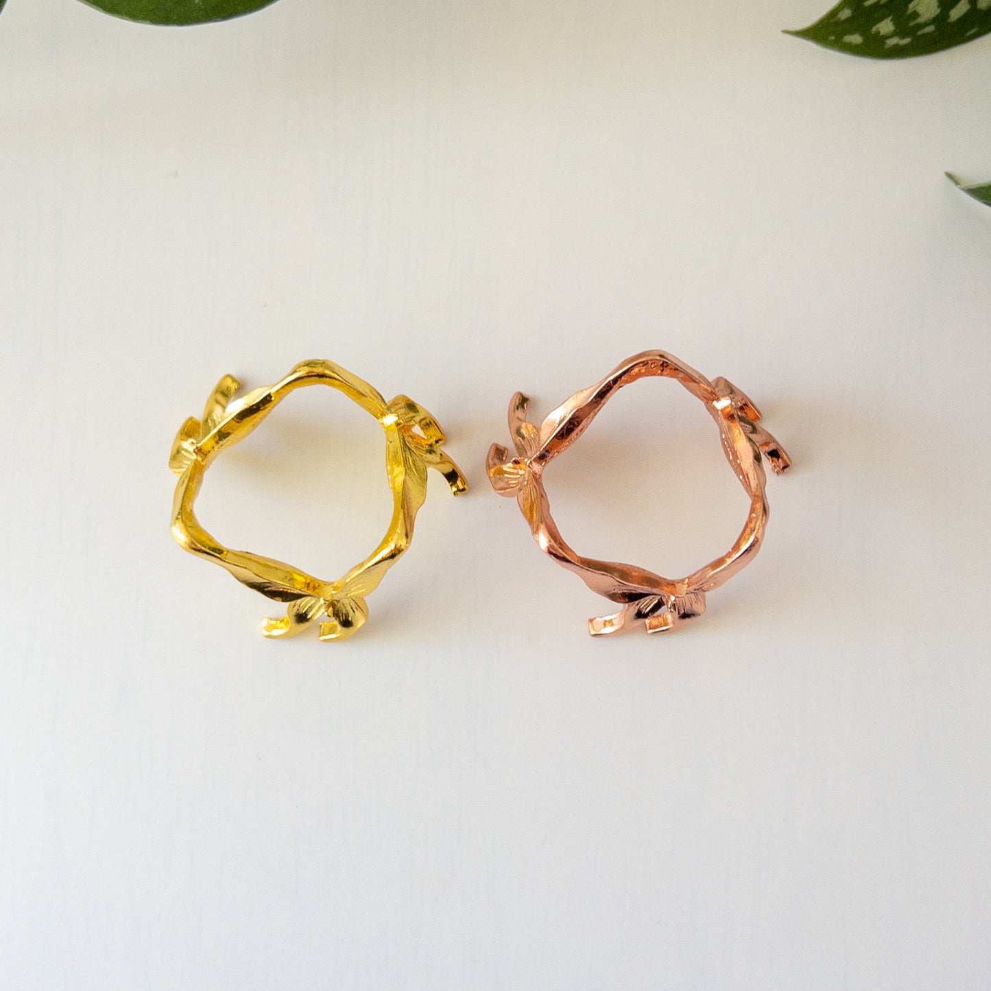 Metal Butterfly Sphere Stand