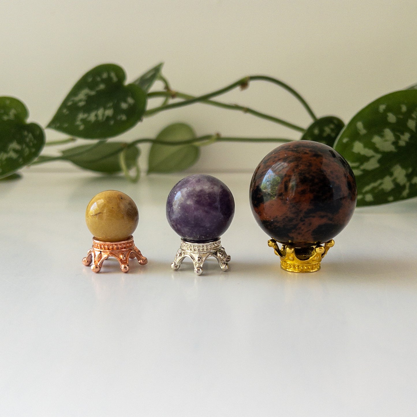 Metal Crown Mini Sphere Stands