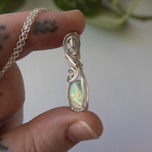 Charger l&#39;image dans la galerie, Rainbow Moonstone &amp; Sterling Silver Wrapped Pendant
