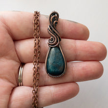 Charger l&#39;image dans la galerie, Apatite Teardrop Copper Wrapped Pendant
