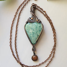 Charger l&#39;image dans la galerie, Amazonite With Sunstone Charm Copper Wrapped Pendant
