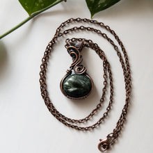 Charger l&#39;image dans la galerie, Seraphinite &amp; Copper Wrapped Pendant
