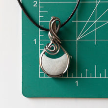 Charger l&#39;image dans la galerie, Moonstone Moon &amp; Sterling Silver Wrapped Pendant
