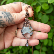 Charger l&#39;image dans la galerie, Aquamarine Moon With Moonstone Charm &amp; Copper Wrapped Pendant
