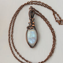 Charger l&#39;image dans la galerie, Rainbow Moonstone Copper Wrapped Pendant
