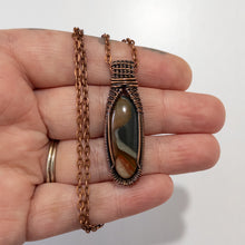 Charger l&#39;image dans la galerie, Polychrome Jasper Woven Copper Pendant
