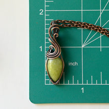 Charger l&#39;image dans la galerie, Vesuvianite &amp; Antiqued Copper Wrapped Pendant
