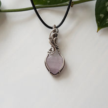 Charger l&#39;image dans la galerie, Kunzite Heart &amp; Sterling Silver Wrapped Pendant
