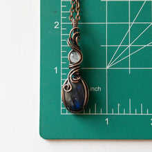 Charger l&#39;image dans la galerie, Labradorite with Moonstone &amp; Copper Wrapped Pendant
