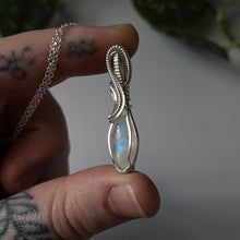 Charger l&#39;image dans la galerie, Marquise Moonstone &amp; Sterling Silver Wrapped Pendant
