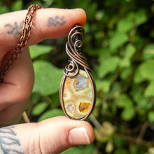 Charger l&#39;image dans la galerie, Rainforest Rhyolite Copper Wrapped Pendant
