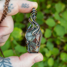 Charger l&#39;image dans la galerie, African Bloodstone Coffin Antiqued Copper Wrapped Pendant
