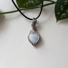 Charger l&#39;image dans la galerie, Mini Blue Lace Agate Heart &amp; Sterling Silver Wrapped Pendant - C
