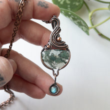 Charger l&#39;image dans la galerie, Moss Agate With Labradorite Charm &amp; Copper Wrapped Pendant
