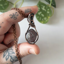 Charger l&#39;image dans la galerie, Iolite &amp; Copper Wrapped Pendant
