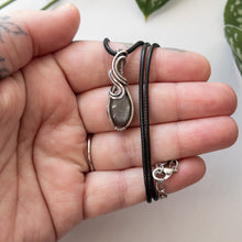 Charger l&#39;image dans la galerie, Dainty Black Moonstone &amp; Sterling Silver Wrapped Pendant
