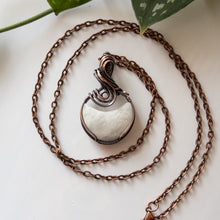 Charger l&#39;image dans la galerie, Moonstone Moon &amp; Copper Wrapped Pendant
