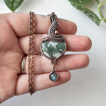 Charger l&#39;image dans la galerie, Moss Agate With Labradorite Charm &amp; Copper Wrapped Pendant
