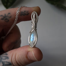 Charger l&#39;image dans la galerie, Marquise Moonstone &amp; Sterling Silver Wrapped Pendant
