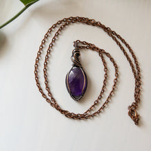 Charger l&#39;image dans la galerie, Amethyst &amp; Copper Wrapped Pendant
