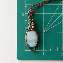 Charger l&#39;image dans la galerie, Rainbow Moonstone Copper Wrapped Pendant
