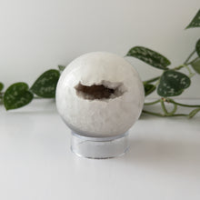 Charger l&#39;image dans la galerie, Druzy Agate Sphere (2.58 in.)
