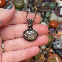 Load and play video in Gallery viewer, Pumpkin Pendant - Labradorite &amp; Copper
