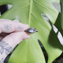 Charger et lire la vidéo dans la visionneuse de la Galerie, Moonstone &amp; Copper Wrapped Ring US Size 7
