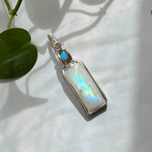 Charger l&#39;image dans la galerie, Moonstone &amp; Labradorite Sterling Silver Wrapped Pendant
