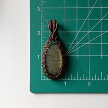 Load image into Gallery viewer, Labradorite Antiqued Copper Weave Pendant
