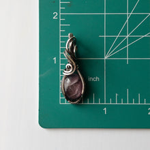 Charger l&#39;image dans la galerie, Gemmy Lepidolite Sterling Silver Wrapped Pendant
